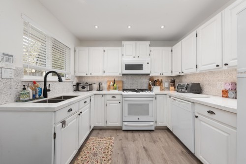 300 25Th Street E, North Vancouver, BC 