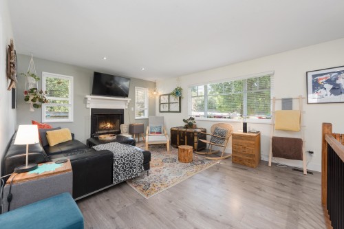 300 25Th Street E, North Vancouver, BC 