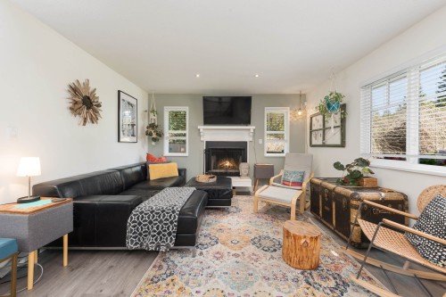 300 25Th Street E, North Vancouver, BC 