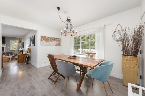 300 25Th Street E, North Vancouver, BC 