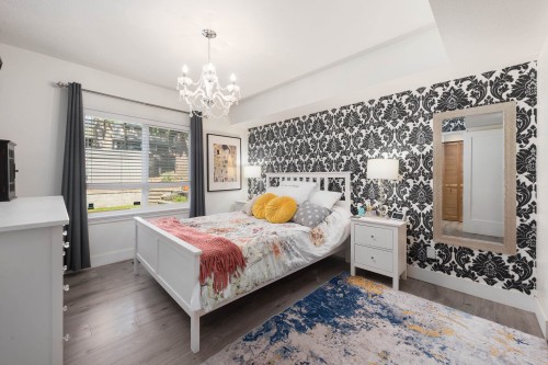 300 25Th Street E, North Vancouver, BC 