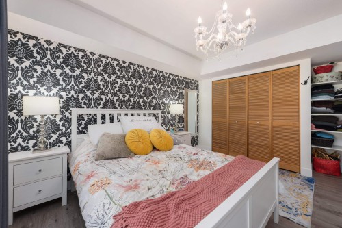 300 25Th Street E, North Vancouver, BC 