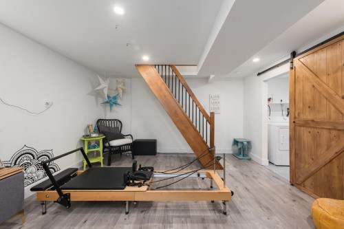 300 25Th Street E, North Vancouver, BC 