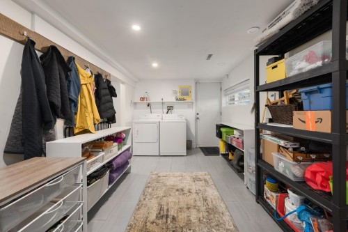 300 25Th Street E, North Vancouver, BC 