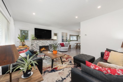 300 25Th Street E, North Vancouver, BC 