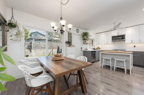 300 25Th Street E, North Vancouver, BC 