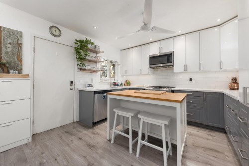 300 25Th Street E, North Vancouver, BC 