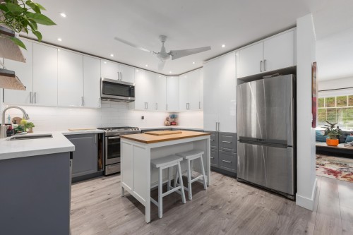 300 25Th Street E, North Vancouver, BC 