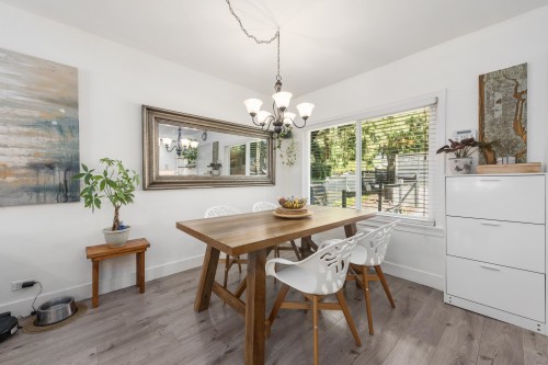 300 25Th Street E, North Vancouver, BC 