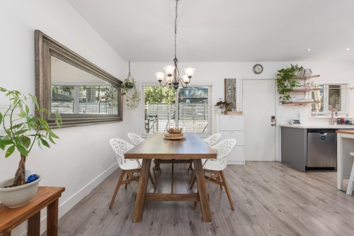 300 25Th Street E, North Vancouver, BC 