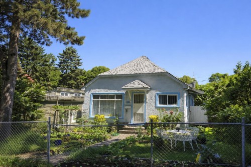 2719 Duke Street, Vancouver, BC 