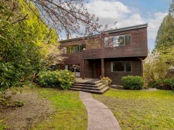 3956 38th Avenue W Vancouver, BC V6N 2Y6