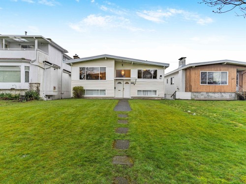 3031 16Th Avenue E, Vancouver, BC 