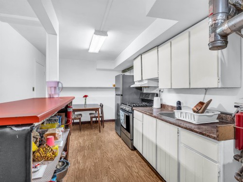 3031 16Th Avenue E, Vancouver, BC 