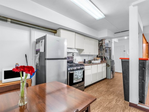 3031 16Th Avenue E, Vancouver, BC 