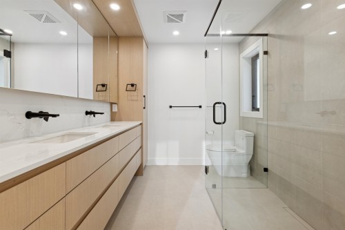 2130 Qualicum Drive, Vancouver, BC 