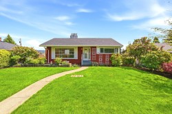 412 Blair Avenue New Westminster, BC V3L 4A3
