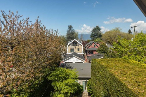 237 24Th Avenue E, Vancouver, BC 