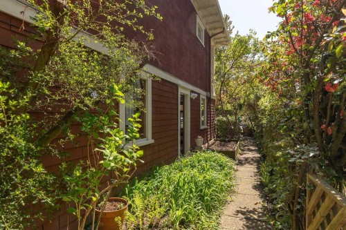237 24Th Avenue E, Vancouver, BC 