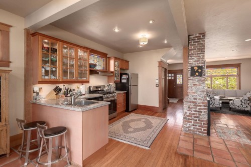 237 24Th Avenue E, Vancouver, BC 