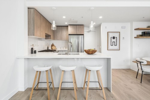 TH4-128 8th Street E North Vancouver, BC V7L 0H2