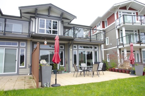 5915 Beachgate Lane, Sechelt, BC - Outdoor With Facade