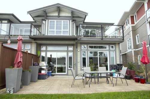 5915 Beachgate Lane, Sechelt, BC - Outdoor With Deck Patio Veranda