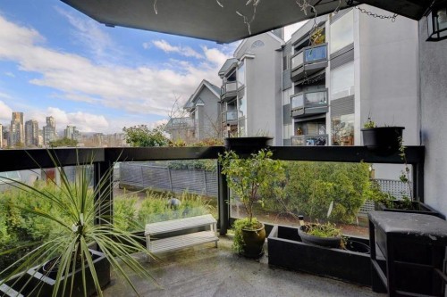 1365 4Th Avenue W, Vancouver, BC 