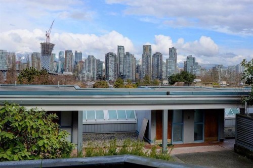 1365 4Th Avenue W, Vancouver, BC 