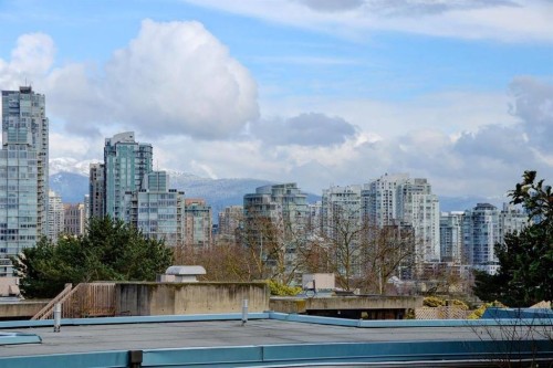 1365 4Th Avenue W, Vancouver, BC 