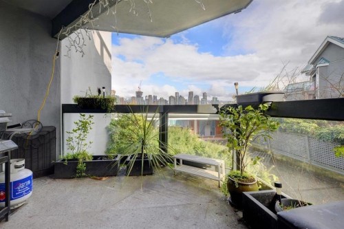 1365 4Th Avenue W, Vancouver, BC 