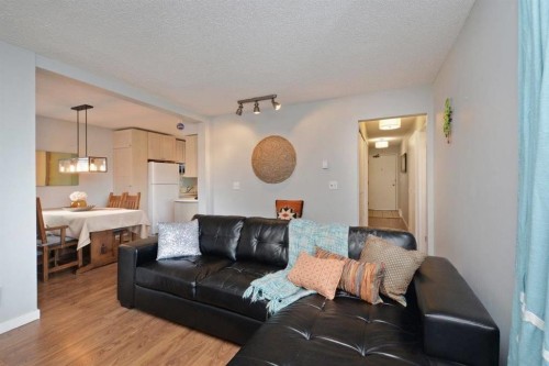 1365 4Th Avenue W, Vancouver, BC 