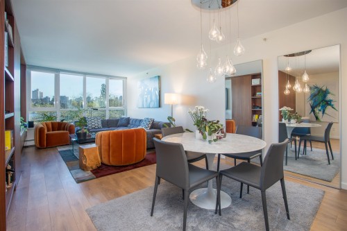 203-388 Drake Street  Vancouver, BC V6B 6A8
