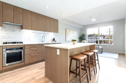 312-110 17th Street E North Vancouver, BC V7L 2V5