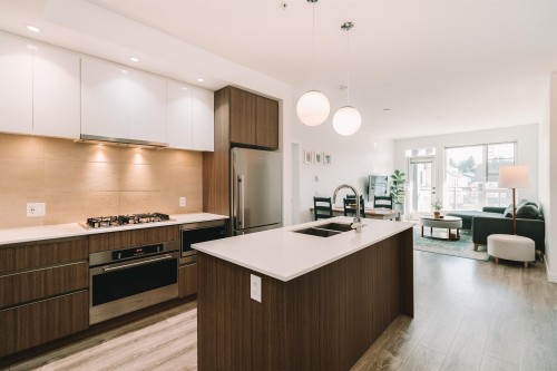 402-516 Foster Avenue  Coquitlam, BC V3J 0H8