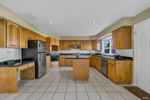 2445 19Th Avenue W, Vancouver, BC 
