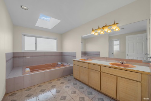 2445 19Th Avenue W, Vancouver, BC 