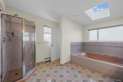 2445 19Th Avenue W, Vancouver, BC 