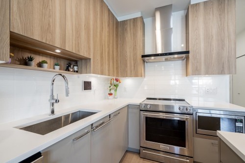 207-7599 15Th Street, Burnaby, BC 