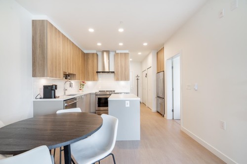 207-7599 15Th Street, Burnaby, BC 