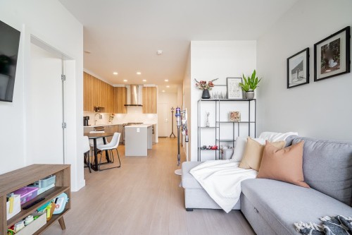 207-7599 15Th Street, Burnaby, BC 