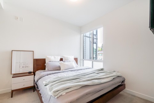 207-7599 15Th Street, Burnaby, BC 