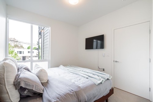 207-7599 15Th Street, Burnaby, BC 