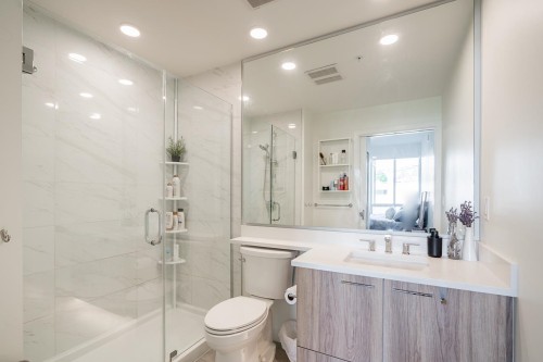 207-7599 15Th Street, Burnaby, BC 