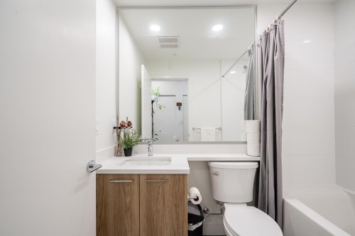 207-7599 15Th Street, Burnaby, BC 