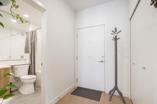 207-7599 15Th Street, Burnaby, BC 