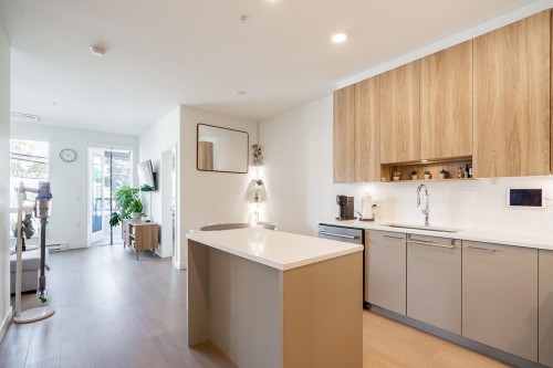 207-7599 15Th Street, Burnaby, BC 
