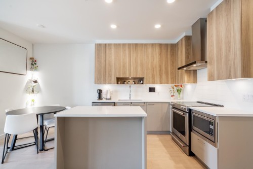 207-7599 15Th Street, Burnaby, BC 