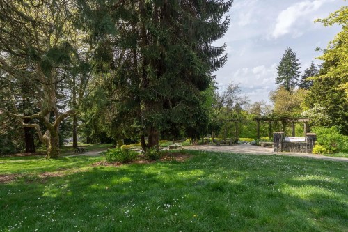 164 Carisbrooke Road E, North Vancouver, BC 