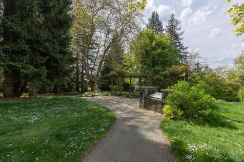 164 Carisbrooke Road E, North Vancouver, BC 